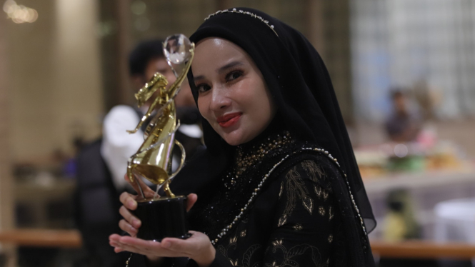 dr. Ayu Widyaningrum, MM, Magister AAAM, dan Magister IBAM