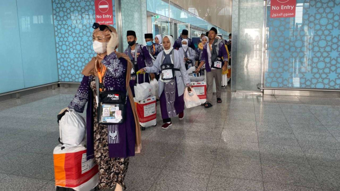 Jemaah haji Indonesia tiba di Bandara AMAA Madinah, Arab Saudi