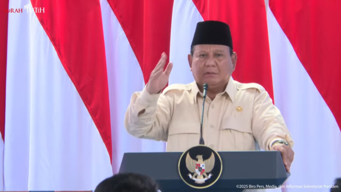 Presiden RI Prabowo Subianto saat menghadiri peringatan Hari Pendidikan Nasional (Hardiknas) di SDN 5 Cimahpar, Bogor, Jawa Barat, Jumat, 2 Mei 2025 (sumber: tangkapan layar YouTube Sekretariat Presiden)