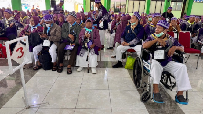 Jemaah calon haji di Asrama Haji Donohudan, Boyolali