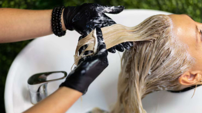 Ilustrasi mewarnai rambut