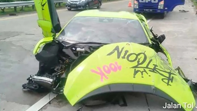 Lamborghini kecelakaan di Tol Jombang-Mojokerto