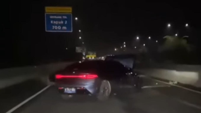 BYD Seal tabrak lari di Jalan Tol Kapuk