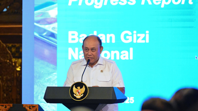 Kepala BGN, Dadan Hindayana dalam rapat mengenai progres program Makan Bergizi Gratis (MBG) di Hambalang, Bogor (sumber foto: Muchlis Jr - Biro Pers Sekretariat Presiden)