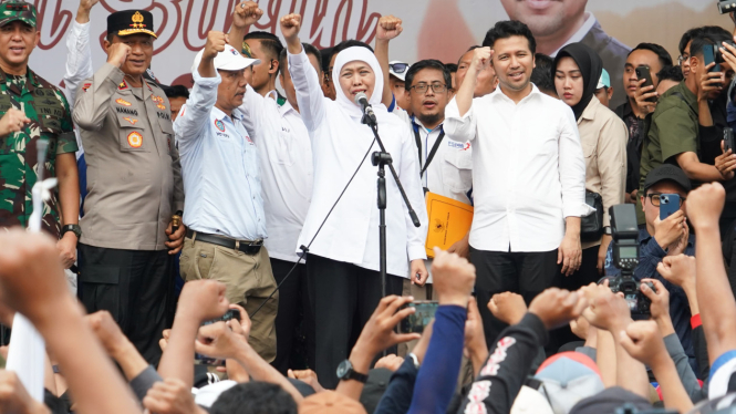 Gubernur Jawa Timur Khofifah dan wakilnya Emil Dardak