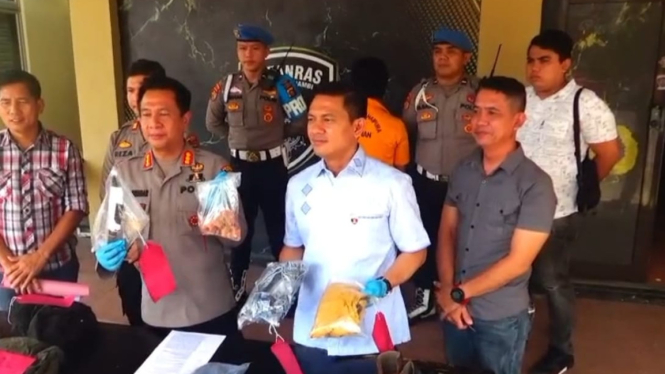 Foto : Kapolresta Jambi Kombespol Boy Sutan Binanga Siregar Melakukan Pers Rilis Pedagang Pempek Setelah Membunuh Orang di Pasar 