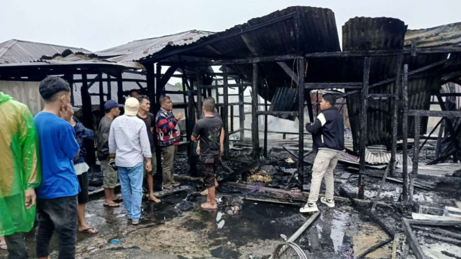 Foto Rumah milik Fidelis Ntelok di  Pitak Ruteng NTT hangus terbakar