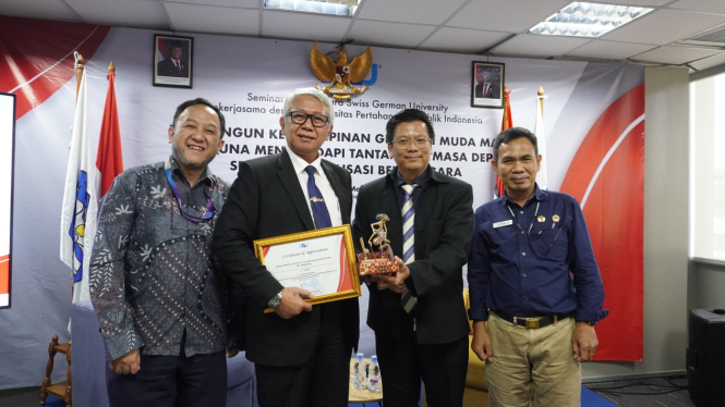 Guru Besar Universitas Pertahanan, Marsda TNI (purn) Asep Adang Supriyadi
