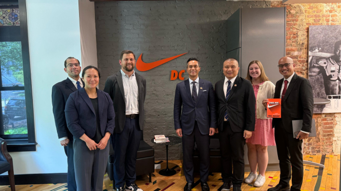Ketua Umum Kadin Indonesia, Anindya Bakrie, saat mengunjungi kantor pusat Nike di Beaverton, Oregon, Amerika Serikat (AS)