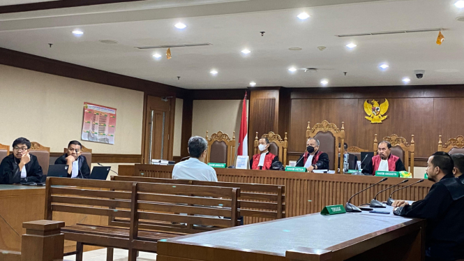 Mantan Direktur Operasional PT Timah Tbk Alwin Albar Divonis 10 tahun penjara buntut kasus dugaan korupsi di PT Timah yang rugikan negara Rp300 triliun