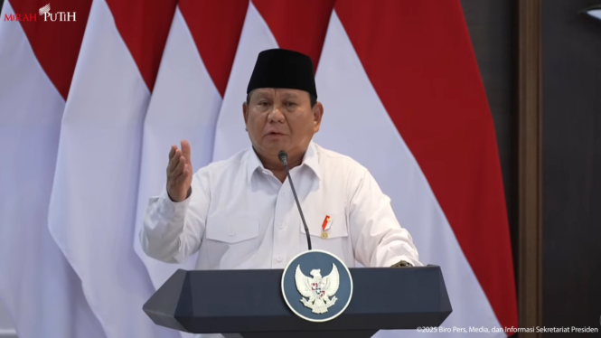 Presiden RI Prabowo Subianto dalam sidang kabinet paripurna di Kompleks Istana Kepresidenan, Jakarta Pusat, Senin, 5 Mei 2025