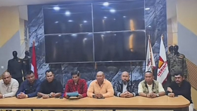 Pelantikan pengurus ormas GRIB Jaya berlatar bendera Partai Gerindra