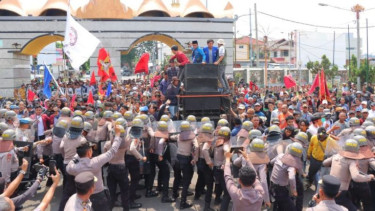 Aksi demo ribuan petani singkong di Lampung,