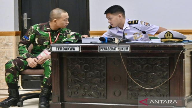 Oknum TNI Kelasi Satu Jumran pembunuh jurnalis di Kalimantan Selatan (kiri)