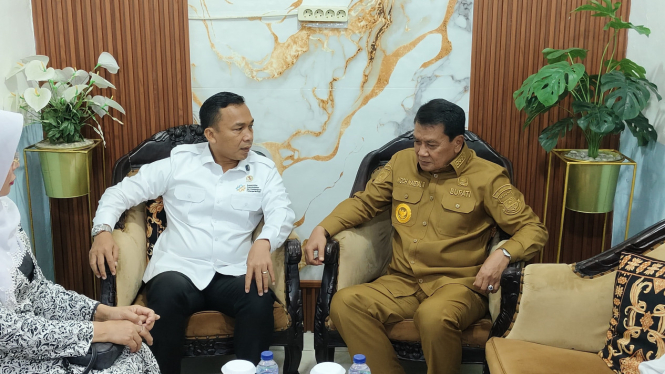 Menteri Kependudukan dan Pembangunan Keluarga, Wihaji bersama Bupati Tangerang, Maesyal Rayid