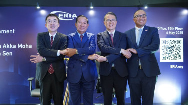 Prof. Tetsuya Watanabe, President of ERIA (kiri)