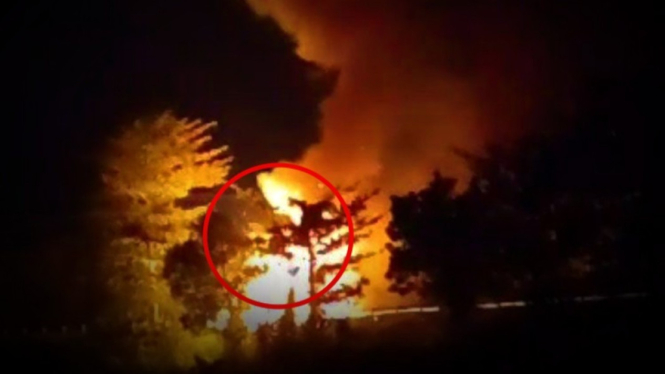 VIVA Militer: Truk TNI Yonif Raider 509 Kostrad Terbakar 