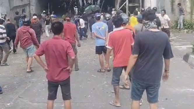 Tawuran warga di Manggarai, Jakarta Selatan kembalo pecah pada Selasa 6 Mei 2025. Tawuran ini terjadi untuk kedua kalinya, setelah terjadi pada Minggu 4 Mei 2025 malam