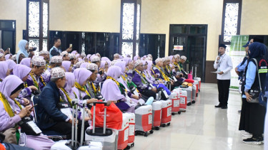 Jemaah haji kloter 4 tiba di Asrama Haji Palembang.