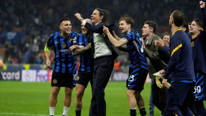 Inter Milan merayakan keberhasilan ke final Liga Champions 2024/2025