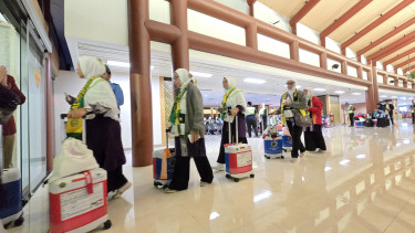 Proses keberangkatan jamaah haji melalui Terminal 2F Bandara Soekarno-Hatta, Tangerang