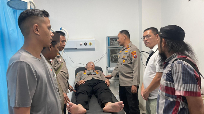 Kapolsek Medan Belawan, AKP Ponijo saat menjalani perawatan di Rumah Sakit Angkatan Laut Belawan.(dok Polres Pelabuhan Belawan)