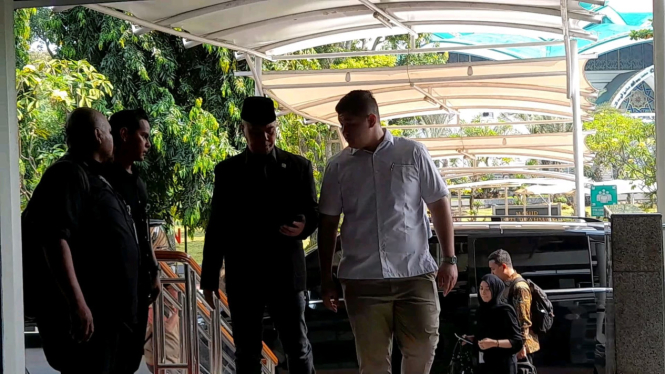 Anggota Komisi X DPR RI Ahmad Dhani tiba di MKD DPR jelang diperiksa kasus dugaan penghinaan marga Pono