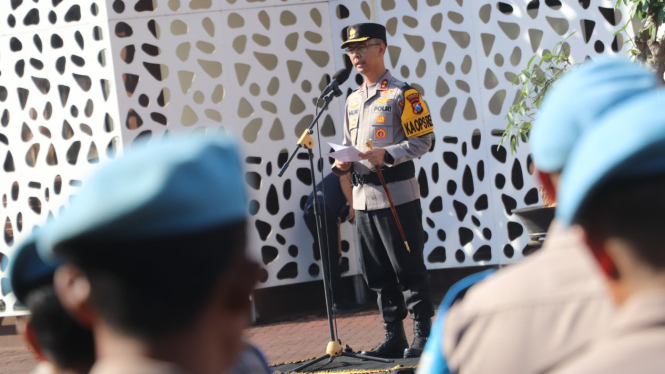 Kapolres Trenggalek AKBP Ridwan Maliki saat Upacara PTDH Bripda LQ di Markas Polres Trenggalek.
