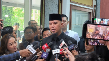 Anggota Komisi X DPR RI Ahmad Dhani usai menjalani sidang etik di Mahkamah Kehormatan Dewan (MKD) DPR RI