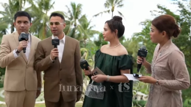 Raffi Ahmad dan Gigi saat hadir di pernikahan Luna Maya dan Maxiem Bouttier - Foto: Tangkapan Layar YouTube TS Media