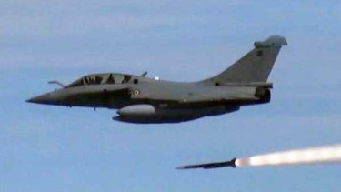 VIVA Militer: Jet tempur India menembakkan rudal kendali