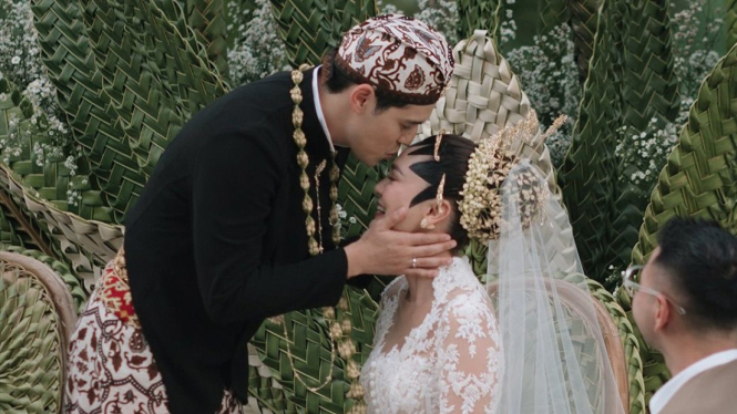 Pernikahan Luna Maya dengan Maxime Bouttier. 