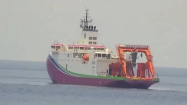 Kapal Penjaga Pantai Filipina Usir Kapal Riset China Ilegal.