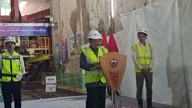 Gubernur Jakarta Pramono Anung di lokasi proyek MRT Fase 2A