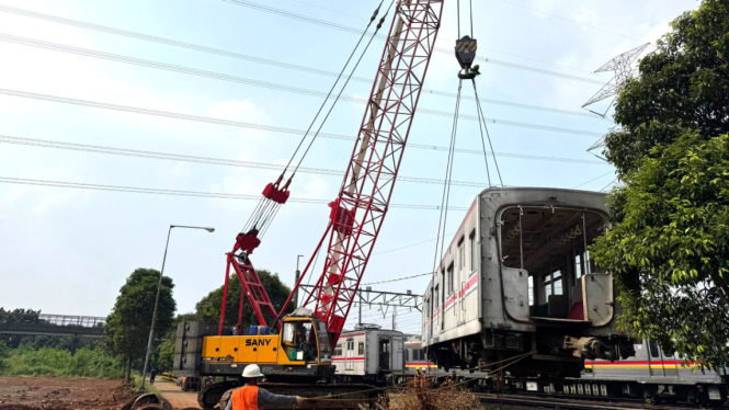 KAI Logistik mengelola logistik untuk 55 unit rencana Kereta Rel Listrik (KRL) afkir atau yang telah tidak beroperasi di Depo KRL Depok. 