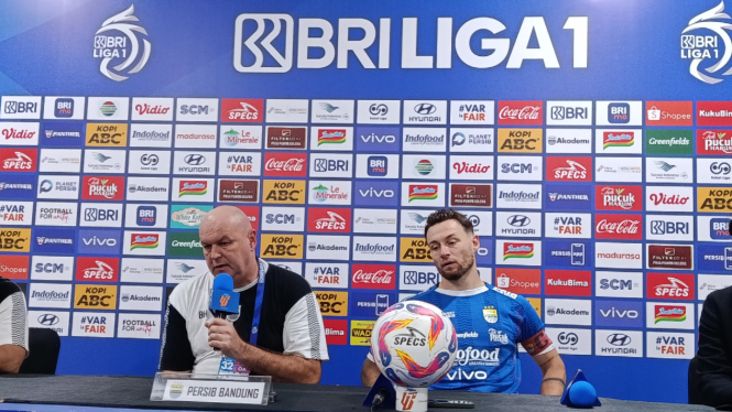 Pelatih Persib, Bojan Hodak dan Marc Klok (Foto:Dede Idrus) 