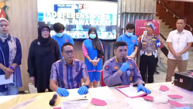 Polda Jawa Barat merilis tiga tersangka joki UTBK di UPI
