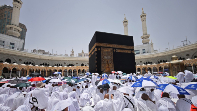 Jemaah salat jumat di Masjidil Haram, Mekah, Arab Saudi
