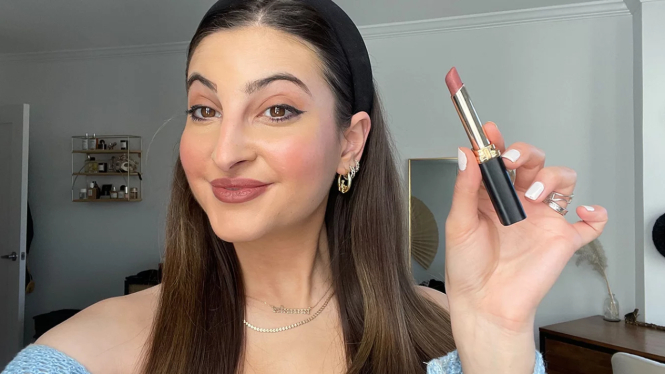 Beauty Hack: Gunakan Lipstik Sebagai Blush On