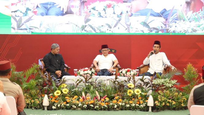 Rocky Gerung dan Ustaz Abdul Somad ikuti kajian subuh ilmiah di Mapolda Riau