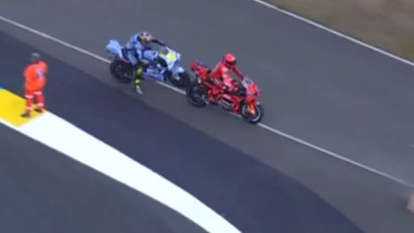 Momen Fermin Aldeguer tabrak Marc Marquez