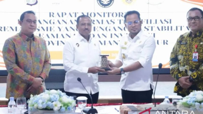 Gubernur Kaltim Rudy Mas'ud dan Mayjen TNI Heri Wiranto
