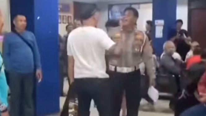 Video warga emosi soal antrean urus tilang ETLE