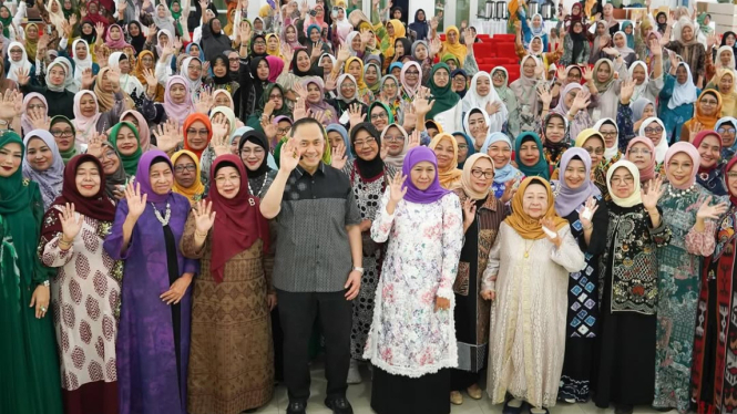 Pendiri ESQ Corp, Ary Ginanjar Agustian bersama Ketua Umum