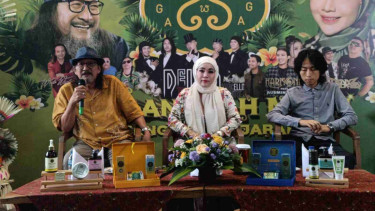 Bambang Pranoto (pakai topi) didampingi Riva Effrianti, CEO Sanga-sanga