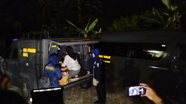 Tim DVI Polda Jabar tiba di Kamar jenazah RSUD Pameungpeuk Garut 
