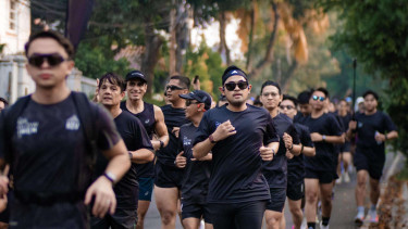 Gilang W. Pramana alias Juragan 99 dan para pelari.
