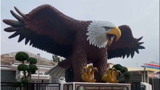 Viral Monumen Rajawali di Indramayu Telan Biaya Rp180 Juta
