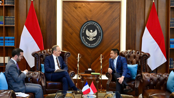 Pertemuan Sekretaris Kabinet Teddy Indra Wijaya dengan Duta Besar Republik Prancis untuk Republik Indonesia, Fabien Penone (sumber foto: Cahyo - Biro Pers Sekretariat Presiden)
