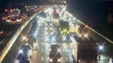 Arus Lalu Lintas Tol Japek pada Selasa malam 13 Mei 2025